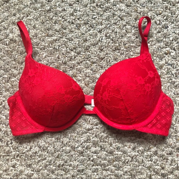 Victoria's Secret Other - Victoria’s Secret • red lace push up bra